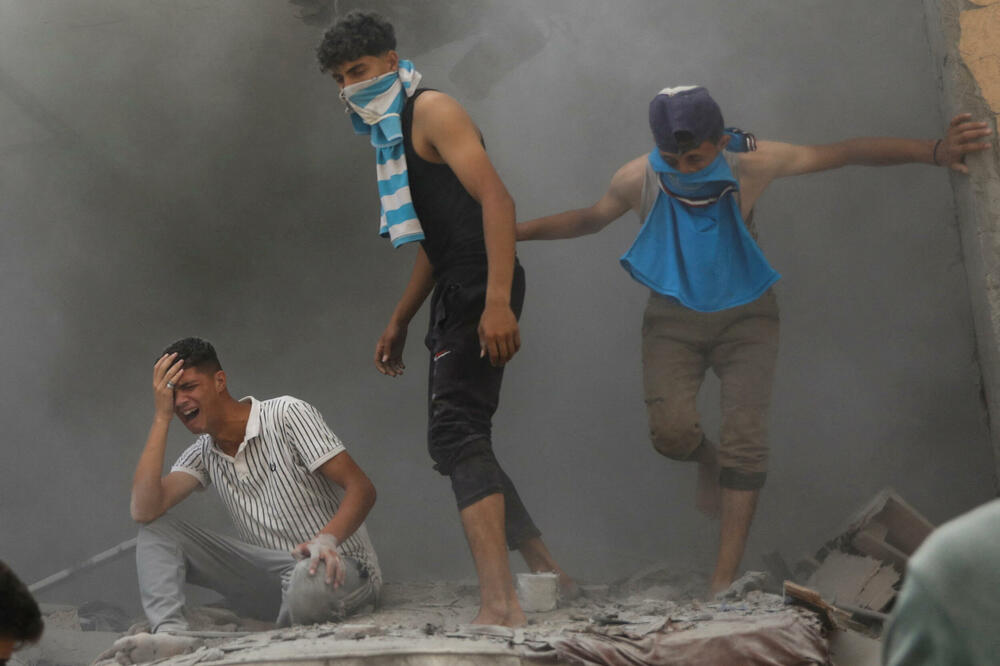 Palestinci na mjestu izraelskog udara, Foto: Reuters