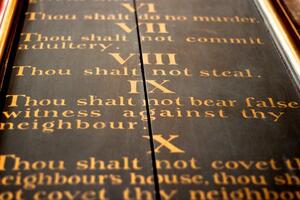 SAD: Deset božijih zapovijesti u svim školama i fakultetima u...