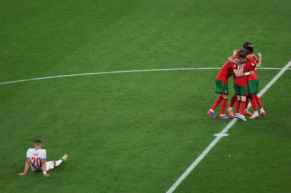 Portugalci proslavljaju pobjedu nad Češkom u prvom kolu, Foto: Reuters