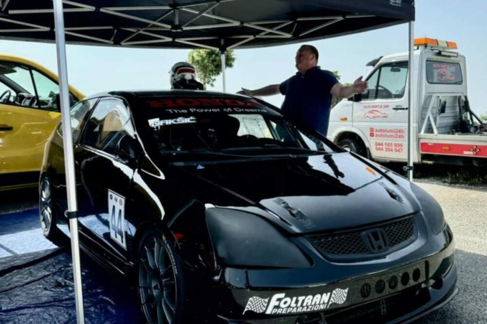 Jakšić zadovoljan pripremom automobila pred trku u Kruji, Foto: Mina/Privatna arhiva