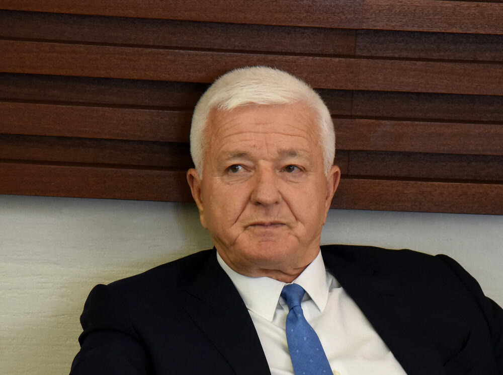 Popovićeva in Marković si nasprotujeta glede podpisa Temeljne pogodbe z Abazovićem