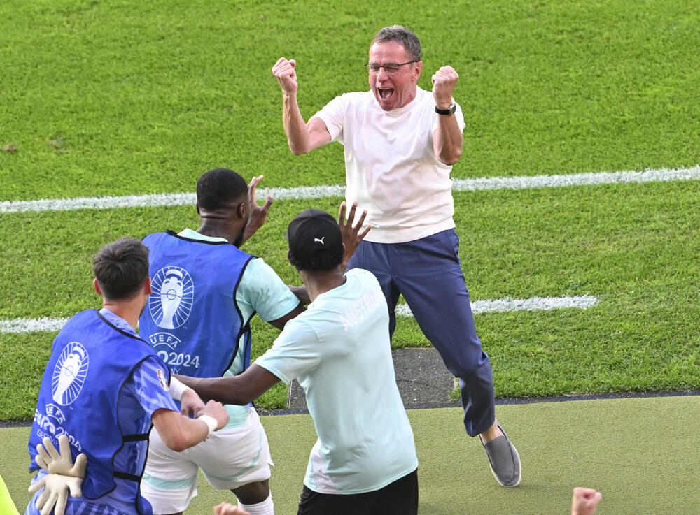 Selektor Austrije Ralf Rangnik proslavlja pobjedu