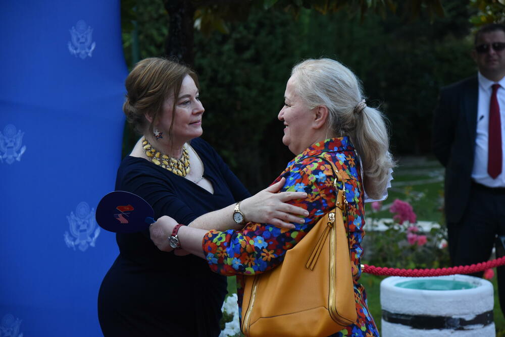 <p>Prisustvuju Spajić, ministri, VDT Milorad Marković, predstavnici NVO sektora</p>