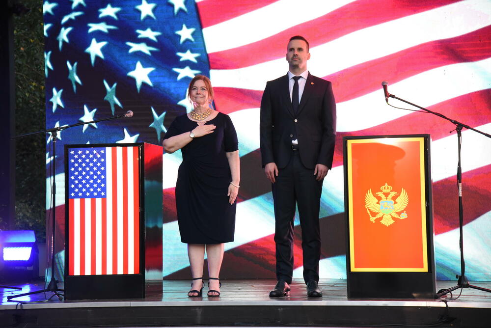 <p>Ambasada SAD u Crnoj Gori proslavila državni praznik te zemlje</p>