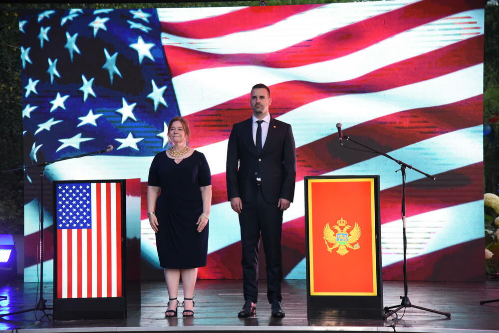 <p>Ambasada SAD u Crnoj Gori proslavila državni praznik te zemlje</p>