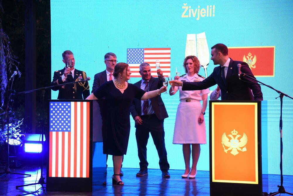 <p>Ambasada SAD u Crnoj Gori proslavila državni praznik te zemlje</p>