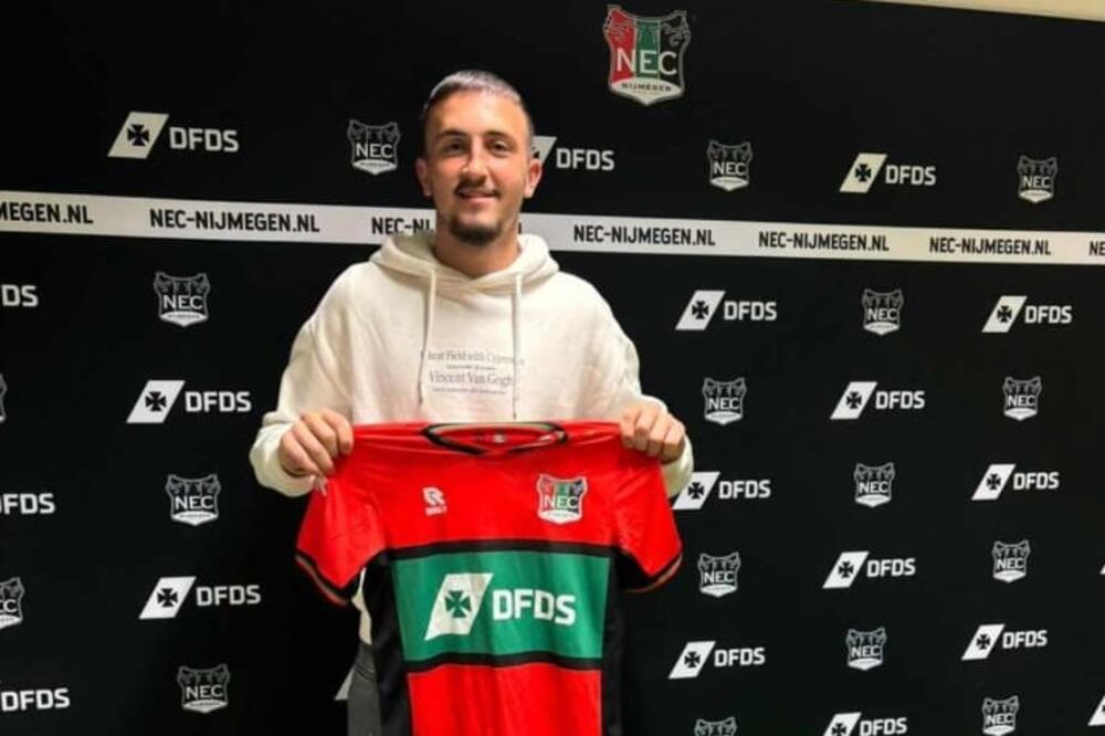 Kriještarac sa dresom novog kluba, Foto: Privatna arhiva