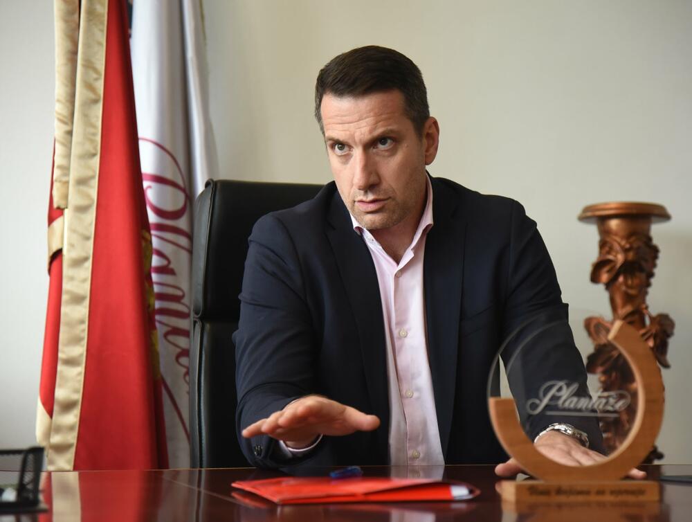 Kabinet predsednika Črne gore obtožuje Spajića in vlado zaradi neustavnega zakona o davku na nepremičnine