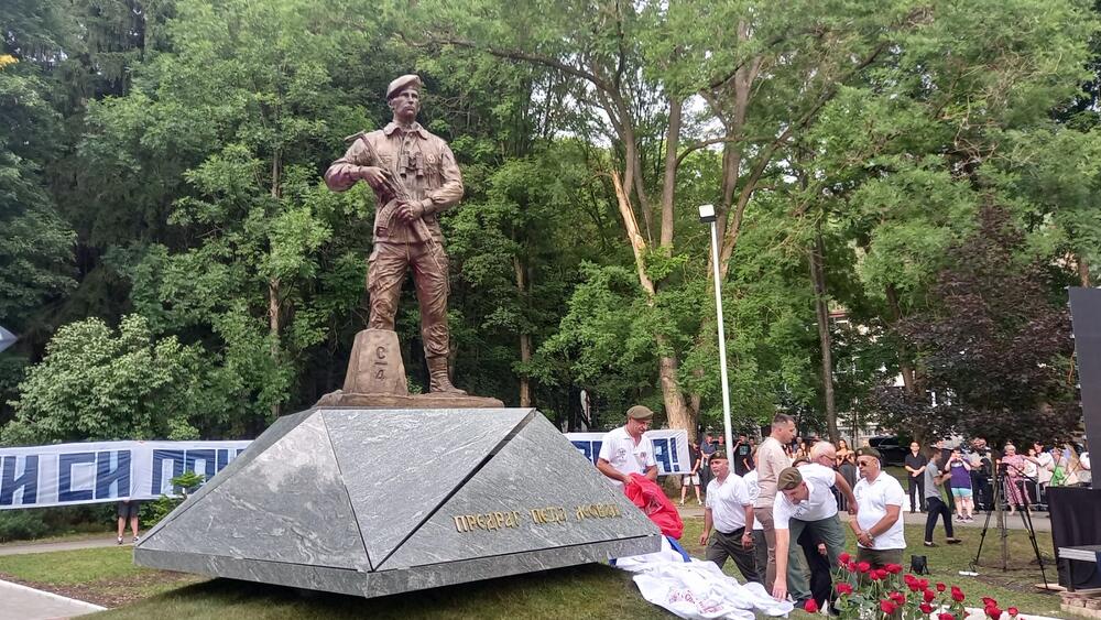 spomenik Predragu Leovcu