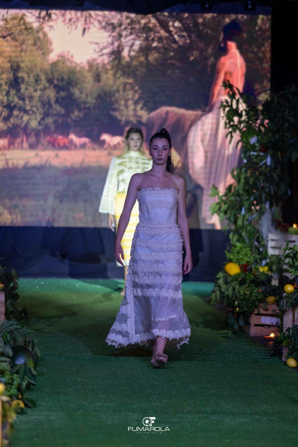 <p>Crnogorska modna dizajnerka Marina Banović, prenosi utiske sa predstavljanja modela u Italiji, a otkriva i planove za prikazivanje kolekcija u Crnoj Gori</p>