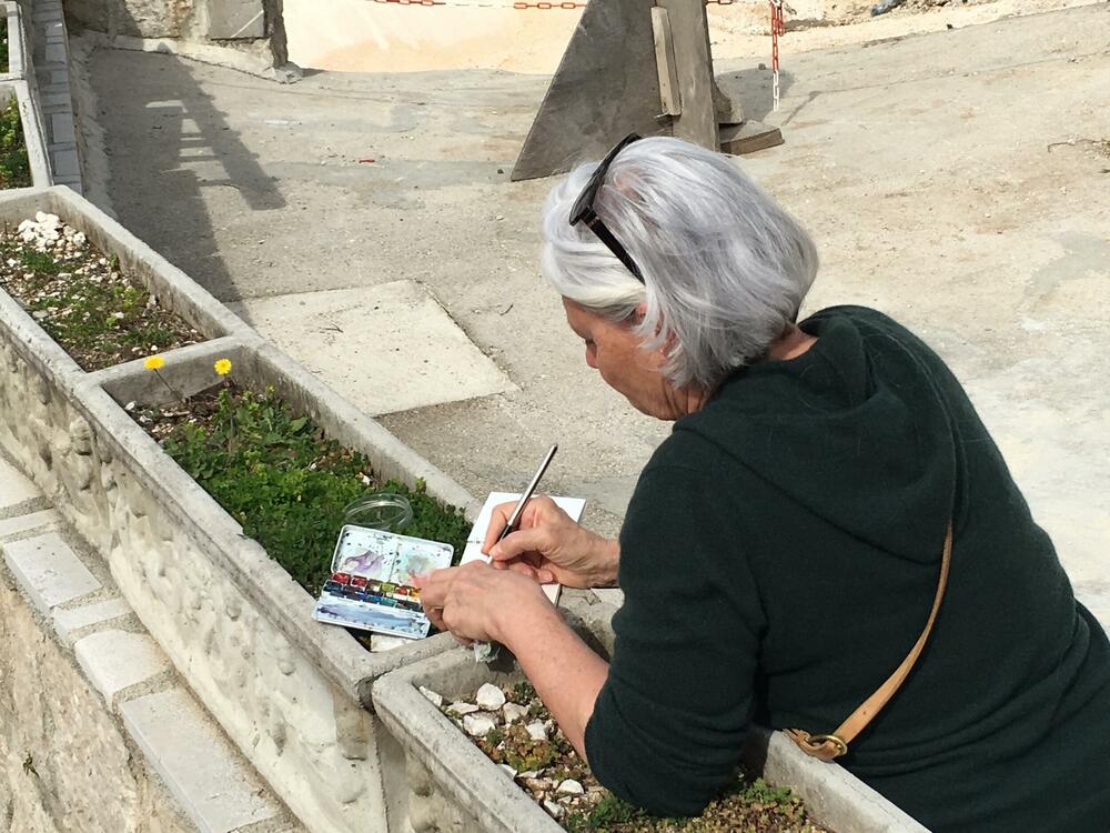 Suzan Ajo u procesu stvaranja slika