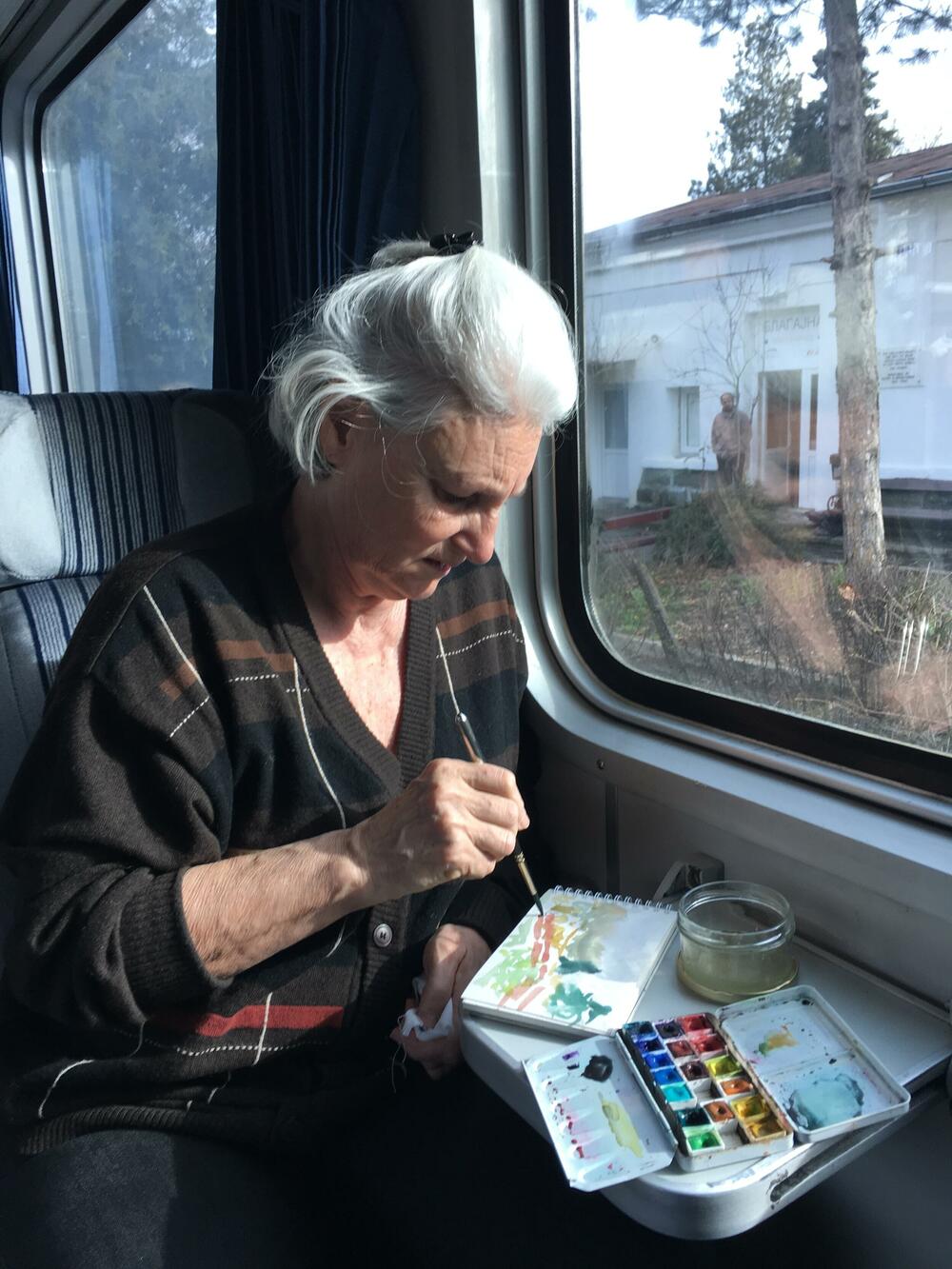 Suzan Ajo tokom rada na slikama