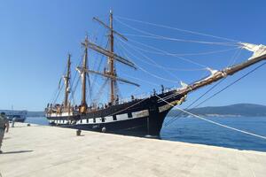 Školski brod Ratne Mornarice Italije uplovio u Tivat
