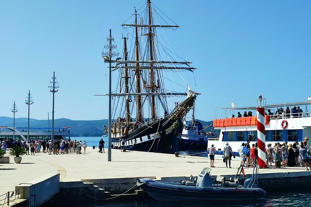 Palinuro juče u Tivtu, Foto: Siniša Luković