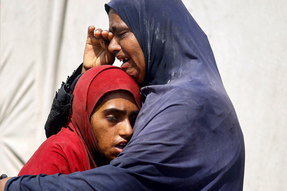 Palestinci bježe iz istočnog dijela Kan Junisa nakon što im je izraelska vojska naredila da evakuišu svoje kvartove, Foto: Reuters