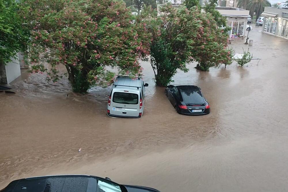 Poplava u centru Budve, Foto: Printscreen