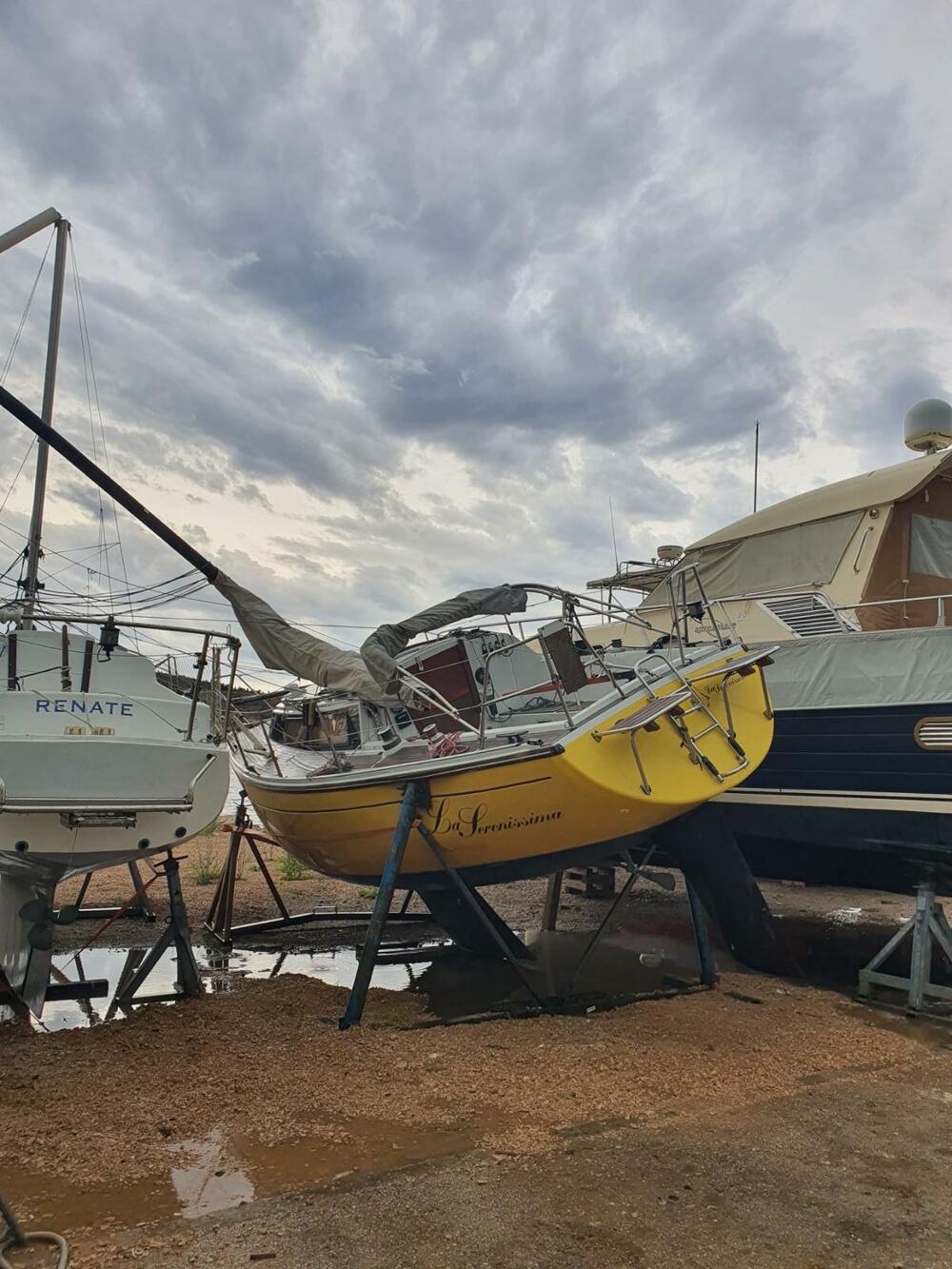 <p>Prema nezvaničnim informacijama, jedna osoba je povrijeđenam a nastala materijalna šteta je velika. U barskoj Marini oštećena su četiri plovila i hladnjača</p>