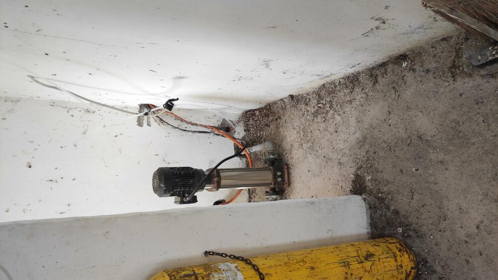 <p>"...Iako su inženjeru i odborniku Arsoviću u Vodovodu redovno upisivani prekovremeni sati i stimulacije od 20 odsto, ali ne za inženjerski doprinos, već za postignute rezultate u improvizovanom štabu DPS-a"</p>