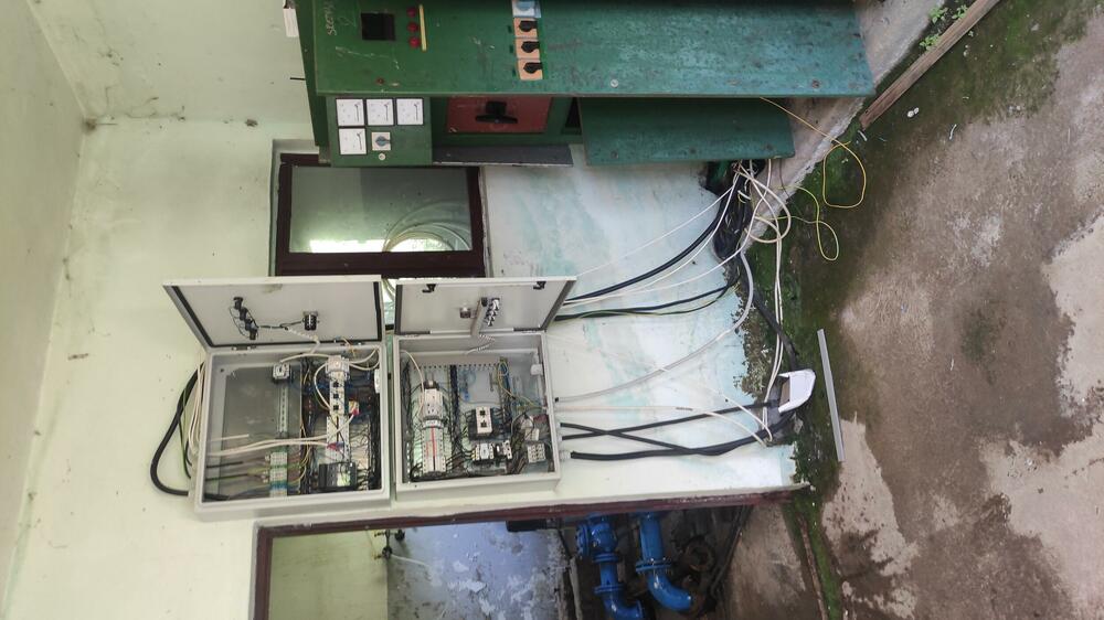 <p>"...Iako su inženjeru i odborniku Arsoviću u Vodovodu redovno upisivani prekovremeni sati i stimulacije od 20 odsto, ali ne za inženjerski doprinos, već za postignute rezultate u improvizovanom štabu DPS-a"</p>