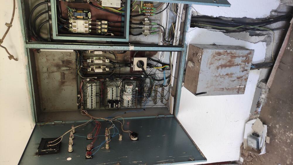 <p>"...Iako su inženjeru i odborniku Arsoviću u Vodovodu redovno upisivani prekovremeni sati i stimulacije od 20 odsto, ali ne za inženjerski doprinos, već za postignute rezultate u improvizovanom štabu DPS-a"</p>