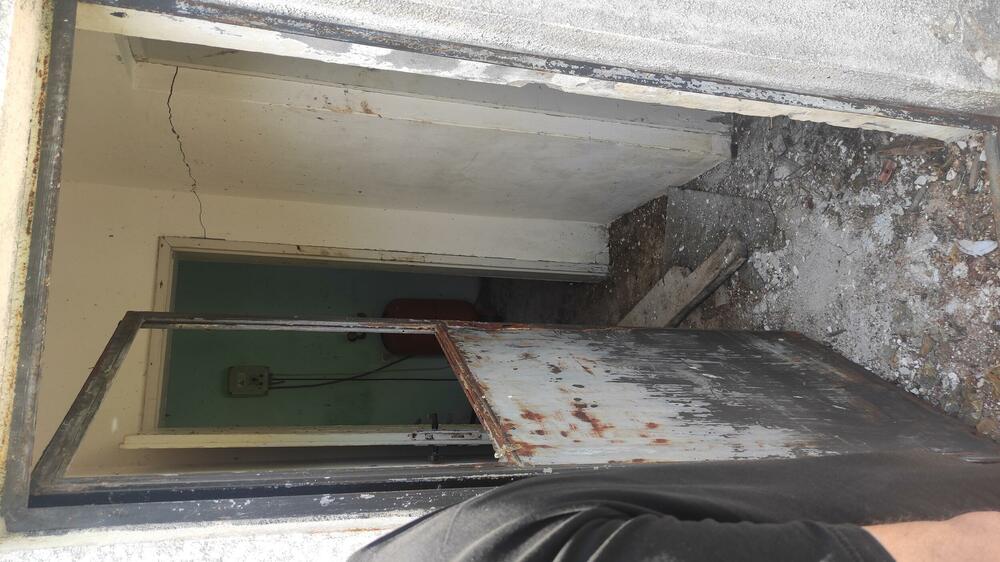 <p>"...Iako su inženjeru i odborniku Arsoviću u Vodovodu redovno upisivani prekovremeni sati i stimulacije od 20 odsto, ali ne za inženjerski doprinos, već za postignute rezultate u improvizovanom štabu DPS-a"</p>