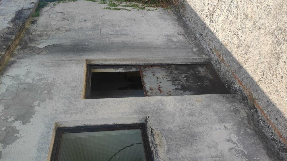 <p>"...Iako su inženjeru i odborniku Arsoviću u Vodovodu redovno upisivani prekovremeni sati i stimulacije od 20 odsto, ali ne za inženjerski doprinos, već za postignute rezultate u improvizovanom štabu DPS-a"</p>