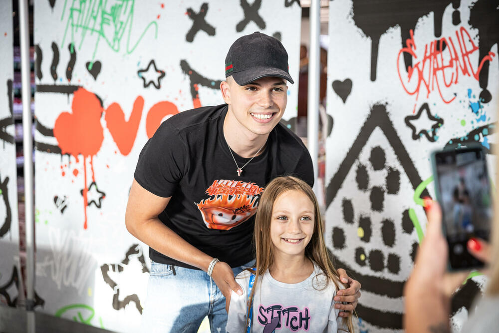 <p> </p>  <p>Pogledajte kako su izgledali Voyagovi zanimljivi obilasci marketa kao i fantastično druženje sa klincima u Našem diskontu!</p>