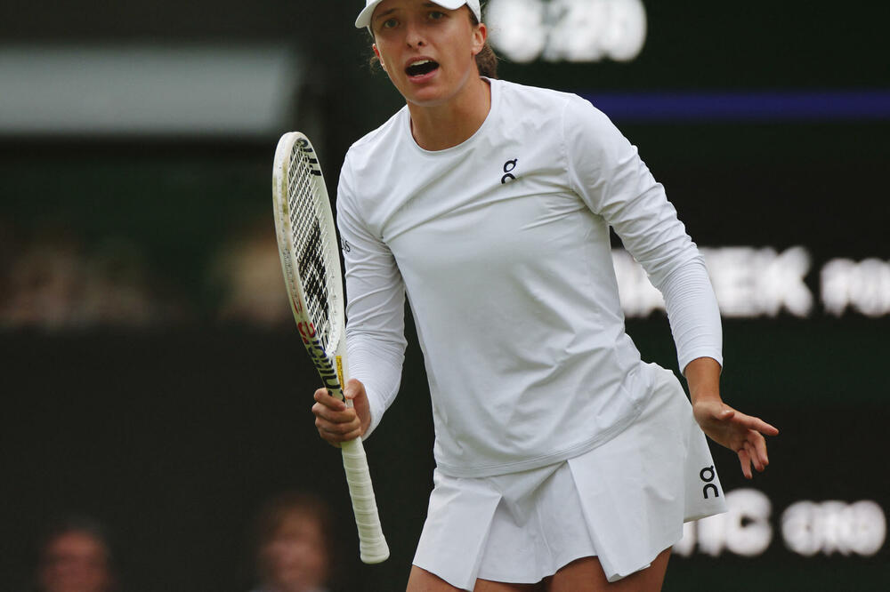Sfjontek počela da lako dobija i na travi, Foto: REUTERS