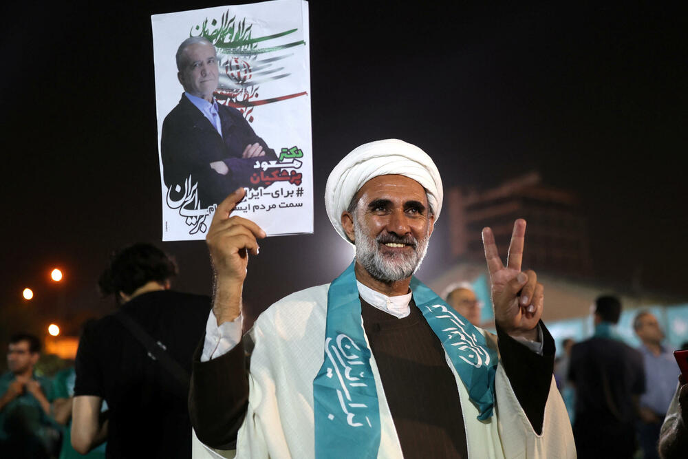 Pristalica Pezeškijana na jednom od mitinga