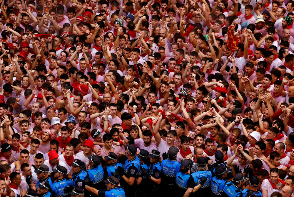<p>Festival je ovjekovječio slavni Ernest Hemingvej u romanu "Sunce se ponovo rađa".</p>