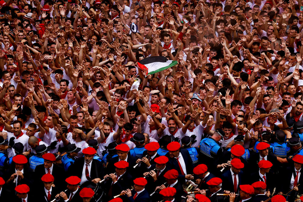 <p>Festival je ovjekovječio slavni Ernest Hemingvej u romanu "Sunce se ponovo rađa".</p>