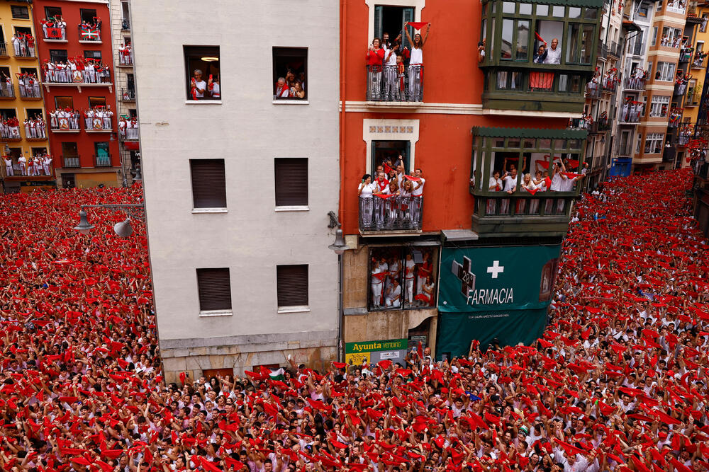 <p>Festival je ovjekovječio slavni Ernest Hemingvej u romanu "Sunce se ponovo rađa".</p>