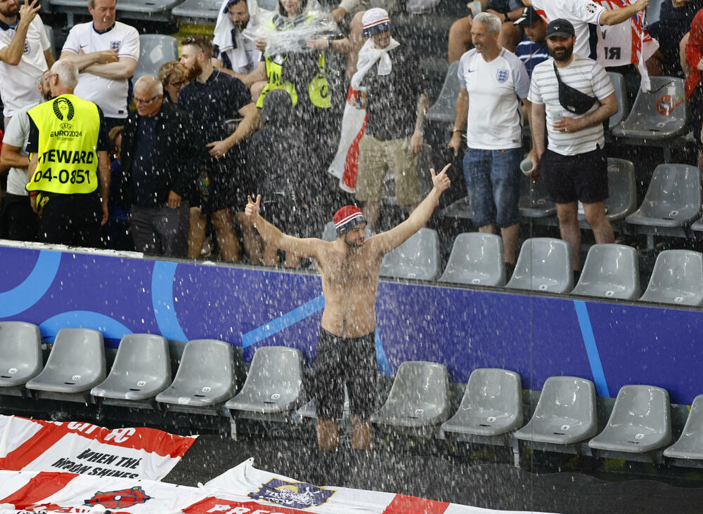 <p>Fantastično polufinale u Dortmundu, Holandija - Engleska 1:2. Španija dobila (ne)očekivanog rivala u velikom finalu, u nedjelju u Berlinu</p>