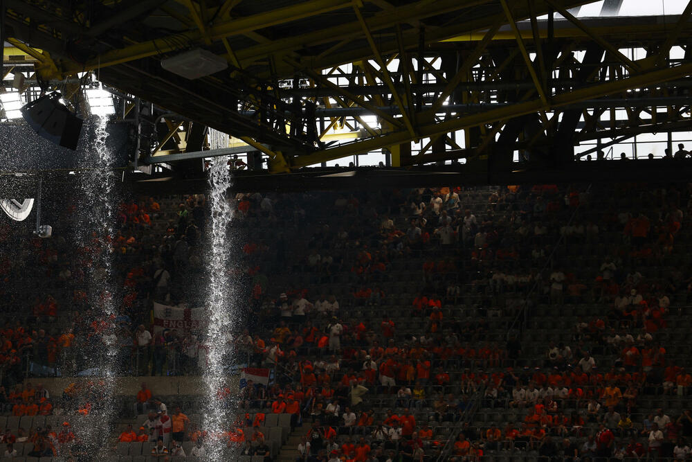 <p>Fantastično polufinale u Dortmundu, Holandija - Engleska 1:2. Španija dobila (ne)očekivanog rivala u velikom finalu, u nedjelju u Berlinu</p>