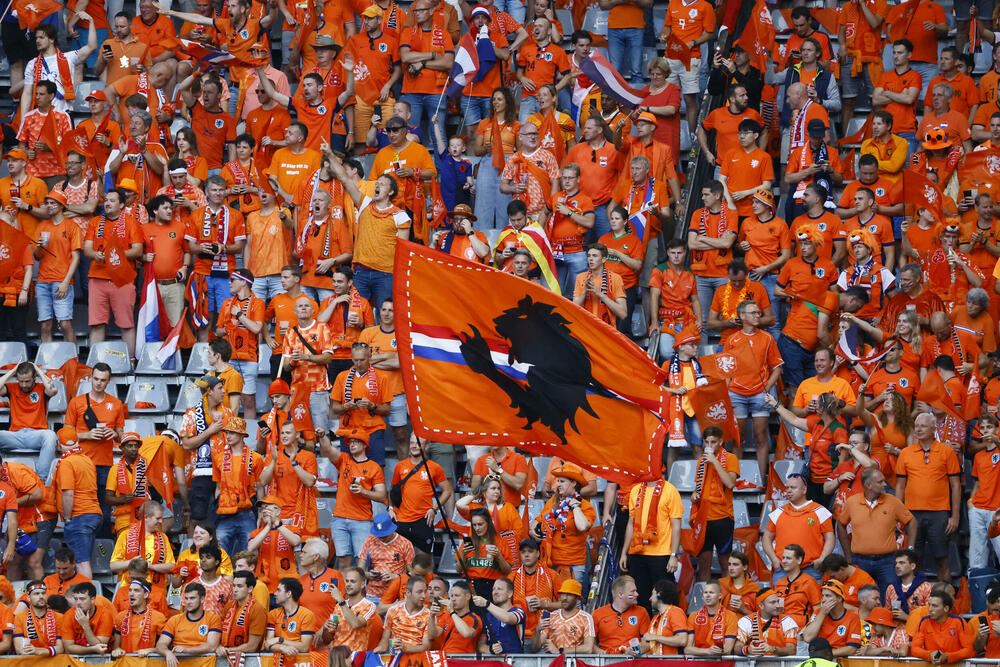 <p>Fantastično polufinale u Dortmundu, Holandija - Engleska 1:2. Španija dobila (ne)očekivanog rivala u velikom finalu, u nedjelju u Berlinu</p>