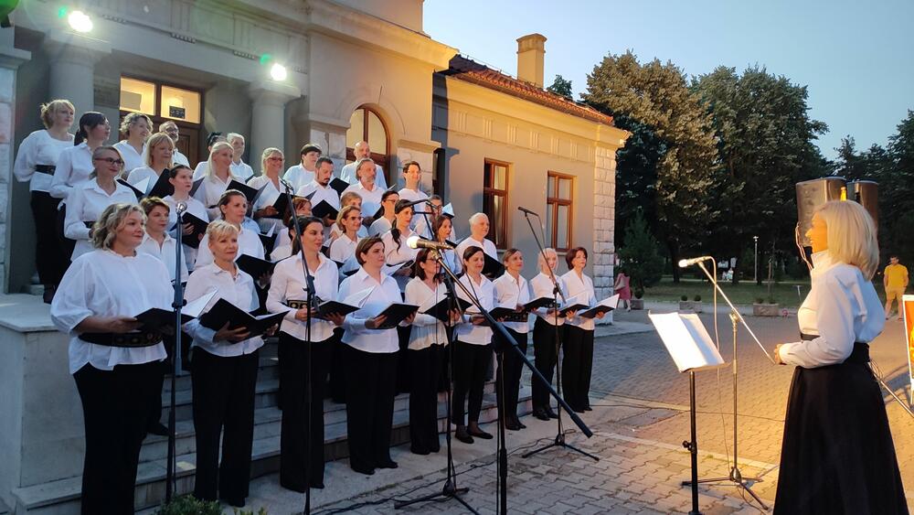 <p>Biblioteka "Njegoš je upriličila program obilježavajući dva datuma iz crnogorske istorije &ndash; 13. jul 1878. godine kada je Crna Gora na Berlinskom kongresu dobila međunarodno priznanje kao nezavisna država, i 13. jul 1941. kada je podignut opštenarodni ustanak</p>