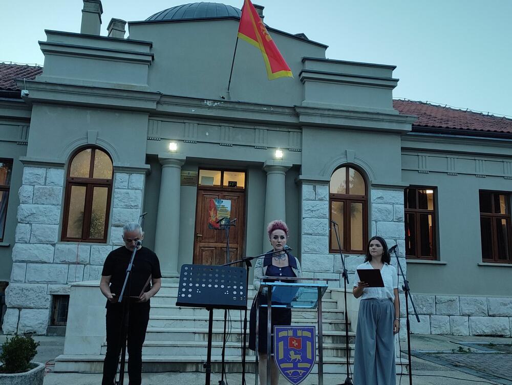 <p>Biblioteka "Njegoš je upriličila program obilježavajući dva datuma iz crnogorske istorije &ndash; 13. jul 1878. godine kada je Crna Gora na Berlinskom kongresu dobila međunarodno priznanje kao nezavisna država, i 13. jul 1941. kada je podignut opštenarodni ustanak</p>