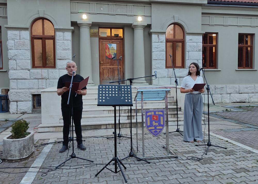 <p>Biblioteka "Njegoš je upriličila program obilježavajući dva datuma iz crnogorske istorije &ndash; 13. jul 1878. godine kada je Crna Gora na Berlinskom kongresu dobila međunarodno priznanje kao nezavisna država, i 13. jul 1941. kada je podignut opštenarodni ustanak</p>