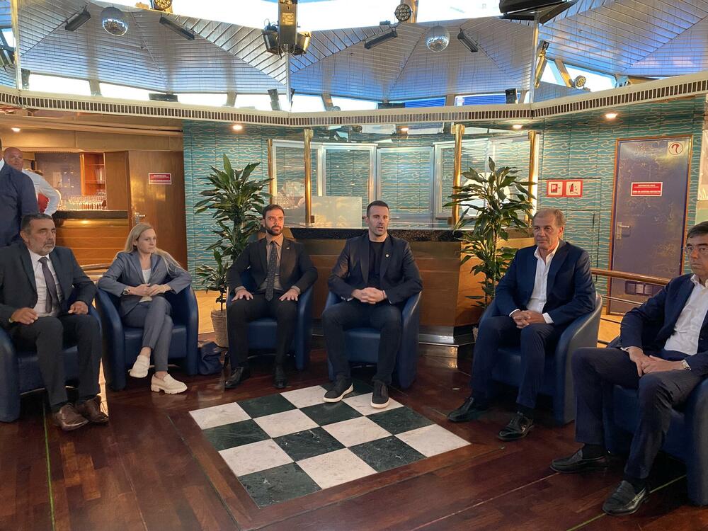 <p>Organizovan prijem na trajektu "Mia" povodom nedavno uspostavljene pomorske linije Ankona – Bar – Drač.</p>