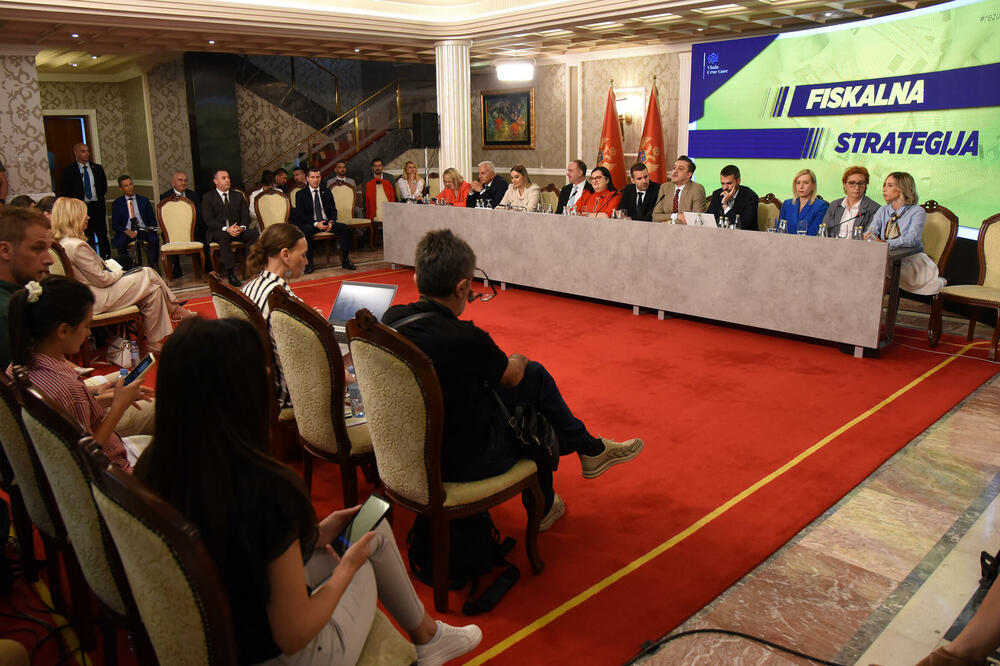 Sa pres konferencije Vlade, Foto: Luka Zeković