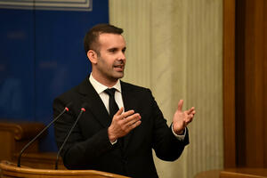 Premijerski sat 30. jula