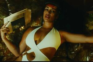 Džordža Smit pjeva o ljubavi prema sebi u pjesmi "High"