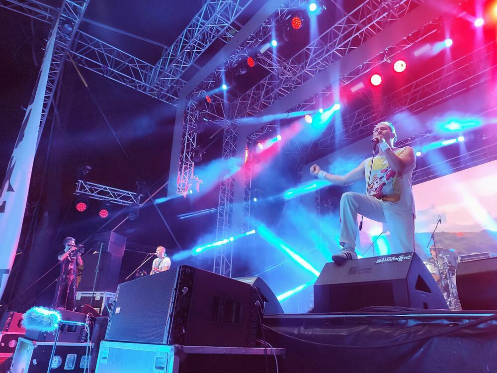 <p>Večeras će nastupiti nikšićki Džanum, Jurica Pađen i Aerodrom, Crvena jabuka, slovenački Laibach, dok će 13. izdanje festivala zatvoriti engleski popularni DJ i producent Jax Jones</p>