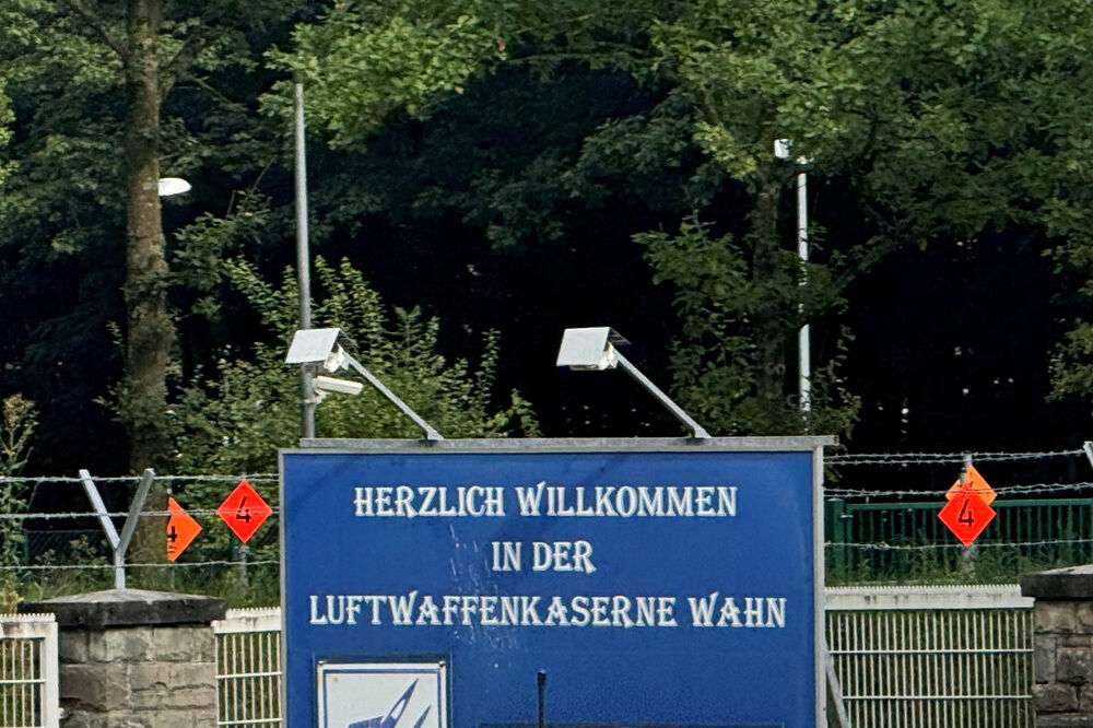 Detalj ispred ulaza u bazu, Foto: Reuters