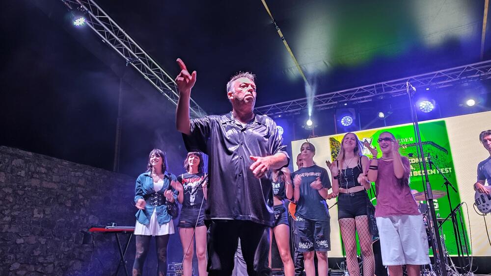 <p>Nastupili Nele Karajlić, Denis & Denis, bendovi Azilanti, Deminutiv, Artan Lili i Liga Vega</p>