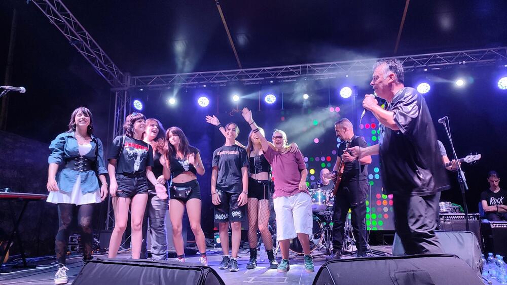 <p>Nastupili Nele Karajlić, Denis & Denis, bendovi Azilanti, Deminutiv, Artan Lili i Liga Vega</p>