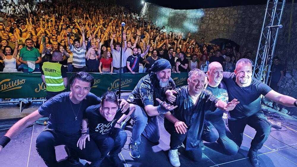 <p>Nastupili Nele Karajlić, Denis & Denis, bendovi Azilanti, Deminutiv, Artan Lili i Liga Vega</p>