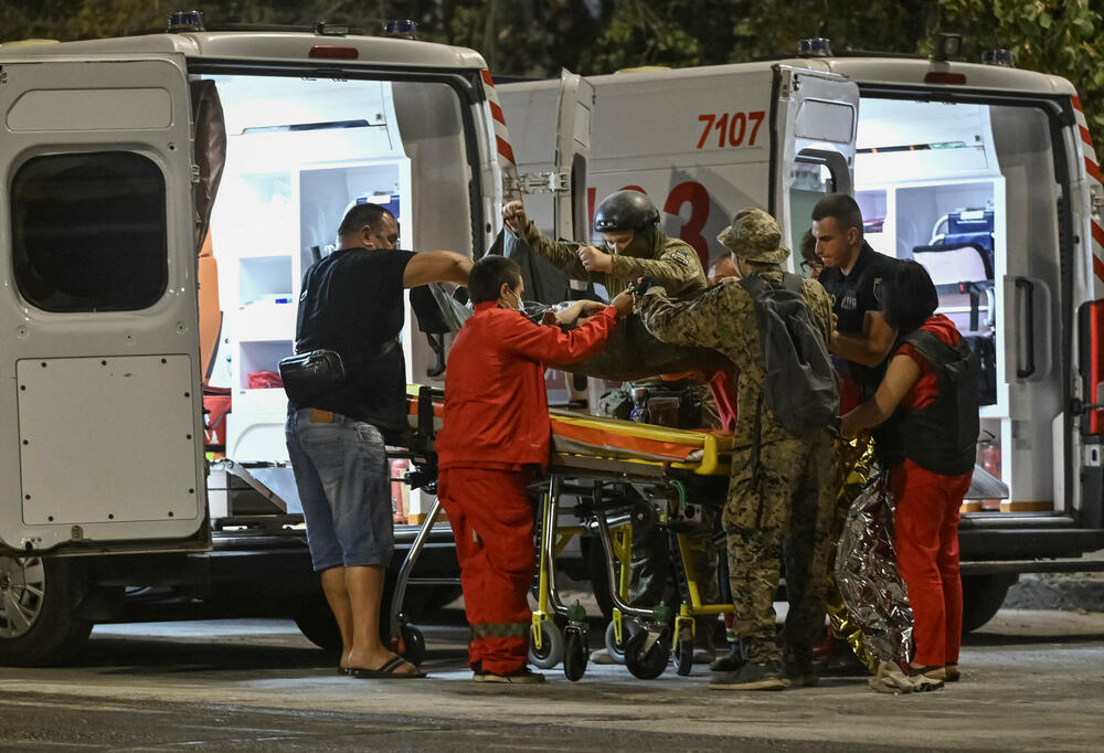 <p>Sistemi protivvazdušne odbrane Kijevske oblasti bili su angažovani nekoliko puta tokom noći da odbiju rakete i dronove usmjerene na ukrajinsku prijestonicu, saopštila je vojna administracija regiona na Telegramu</p>