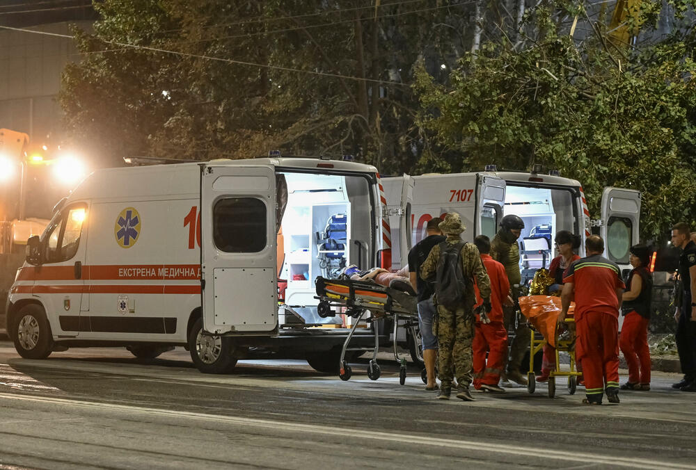 <p>Sistemi protivvazdušne odbrane Kijevske oblasti bili su angažovani nekoliko puta tokom noći da odbiju rakete i dronove usmjerene na ukrajinsku prijestonicu, saopštila je vojna administracija regiona na Telegramu</p>