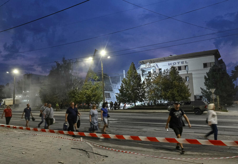 <p>Sistemi protivvazdušne odbrane Kijevske oblasti bili su angažovani nekoliko puta tokom noći da odbiju rakete i dronove usmjerene na ukrajinsku prijestonicu, saopštila je vojna administracija regiona na Telegramu</p>